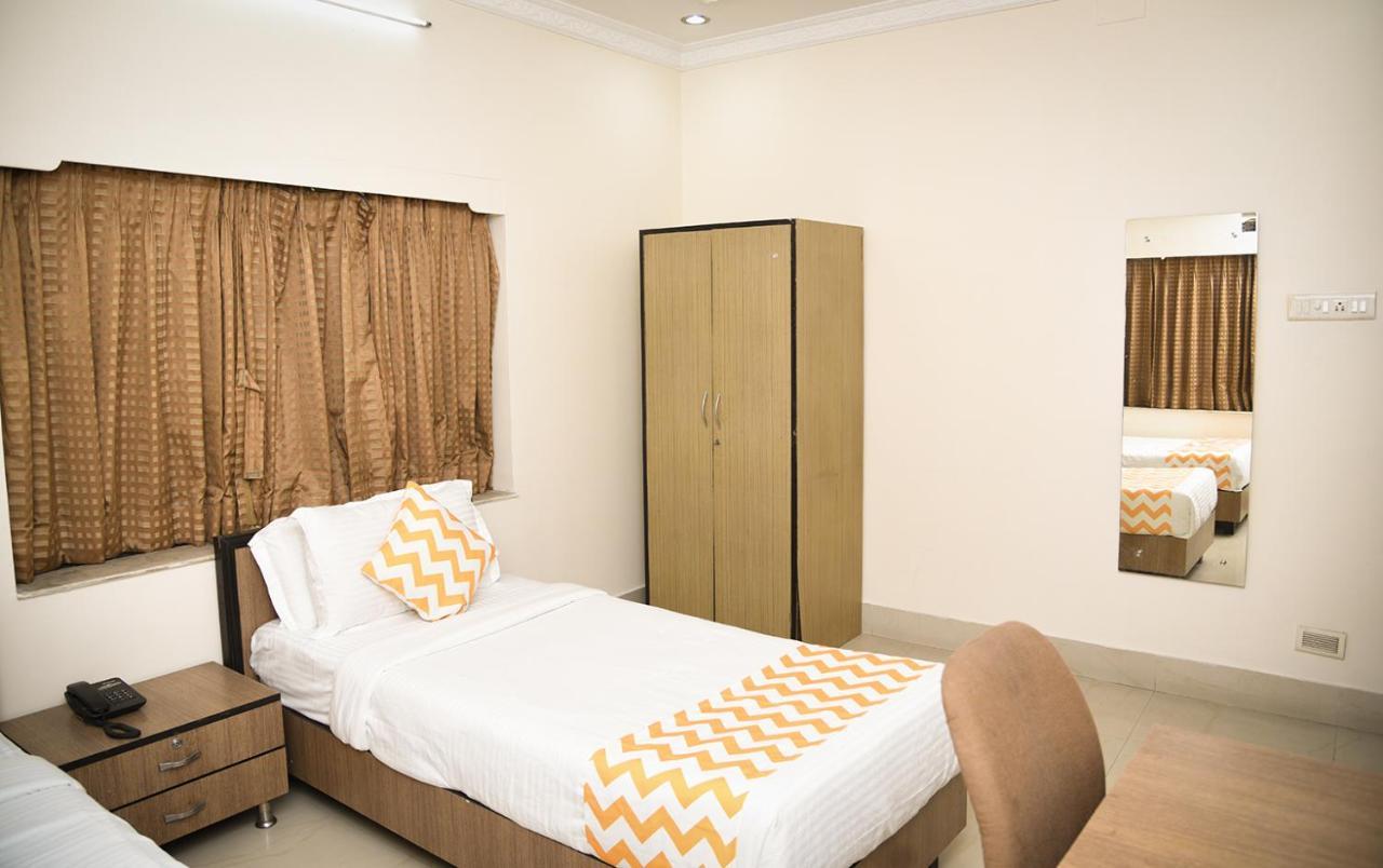 Crossroads Hotel Calcutta Exterior foto
